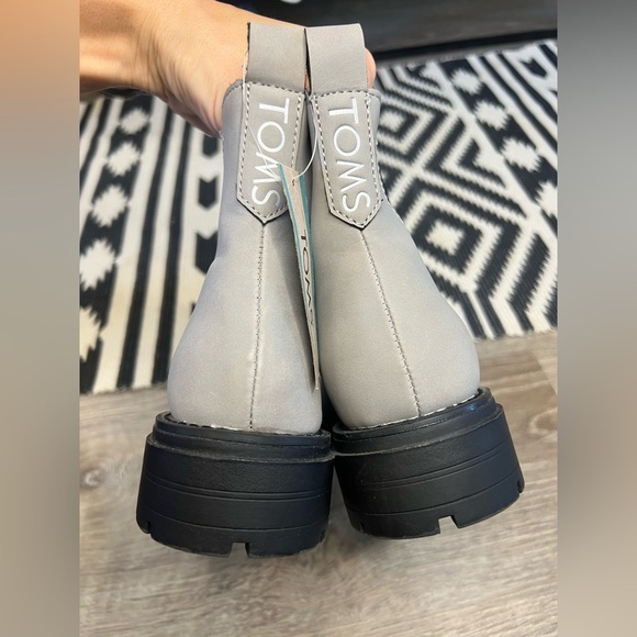 TOMS - Skylar Chelsea Boots Cement Synthetic Nubuck Women Size 7 NWT - Picture 6 of 7